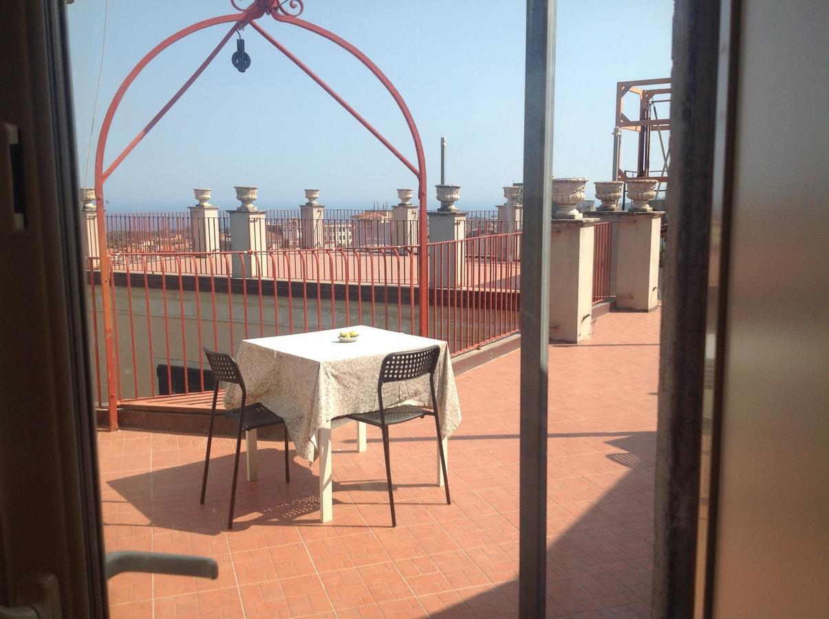 Camera Matrimoniale Deluxe con Balcone e Vista Mare