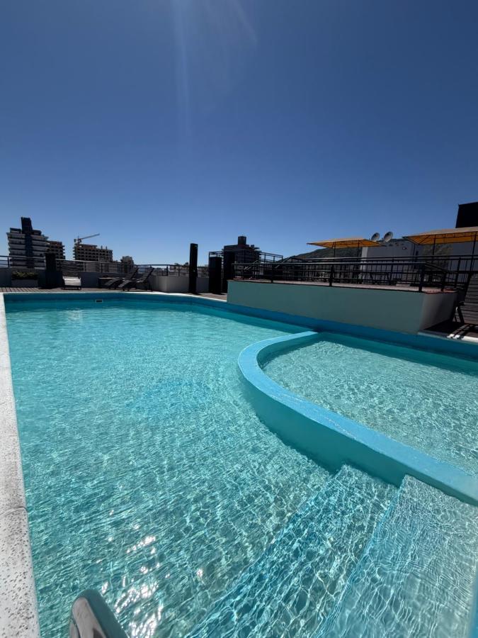 Depto Céntrico, Cochera, Pile, Terraza - B&B Villa Carlos Paz