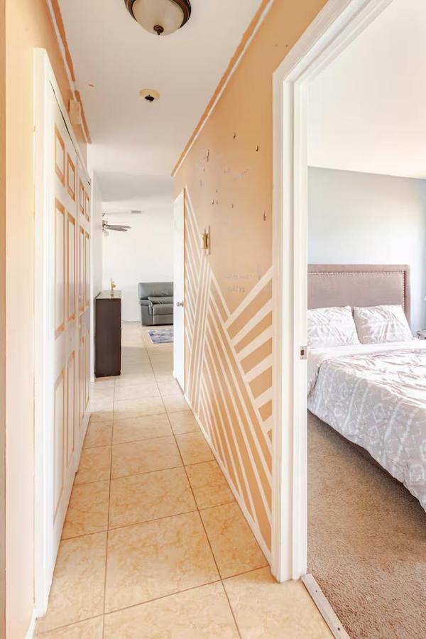 Charming 2 BDR House Close to Beaches & Shopping - Bed and Breakfast Port Saint Lucie