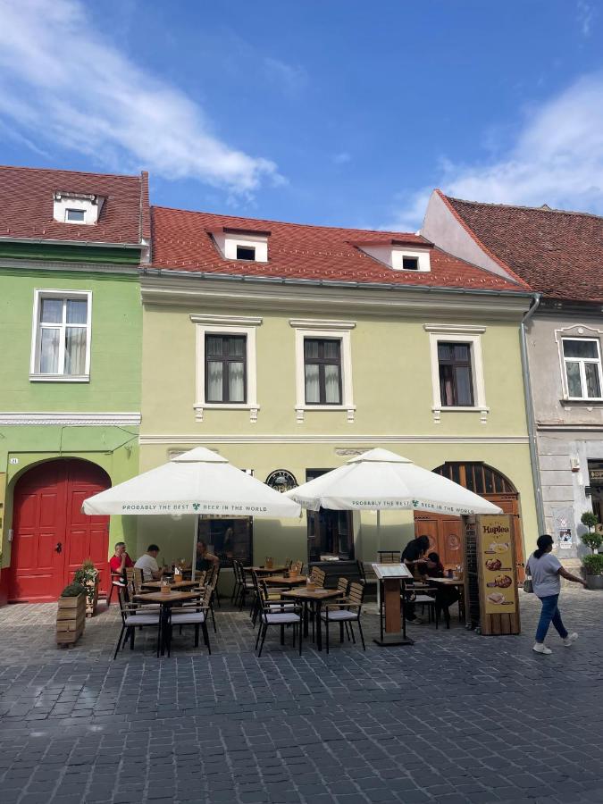 Radu's - Traditional Ultracentral Apartment in the Old Town - B&B Braşov