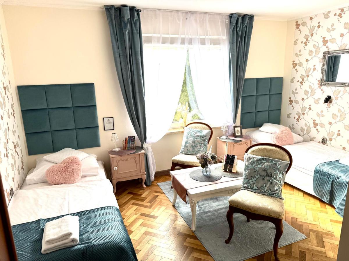 Kleines Zweibettzimmer