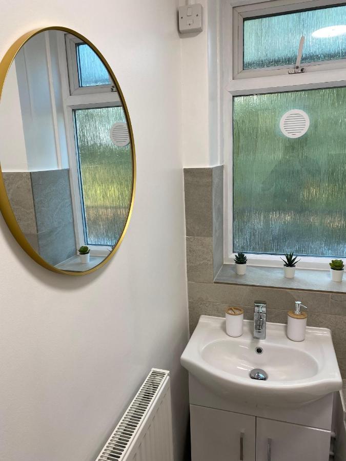 LUXURY 3 BED FLAT for 8 people close to Chelsea Stadium 5 min from the main station - Chambres d'hôtes Londres