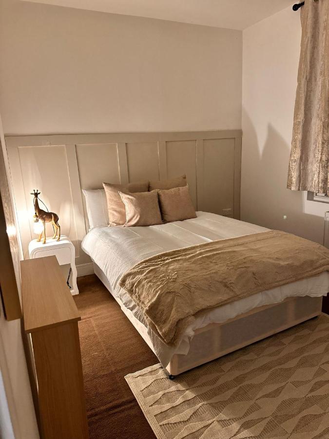 Sky High Apartment in Streatham - B&B Londra
