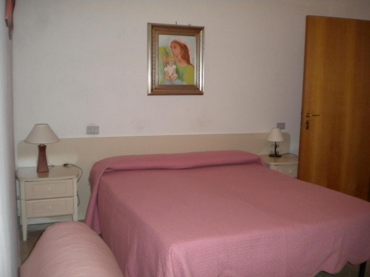 Doppel- oder Zweibettzimmer