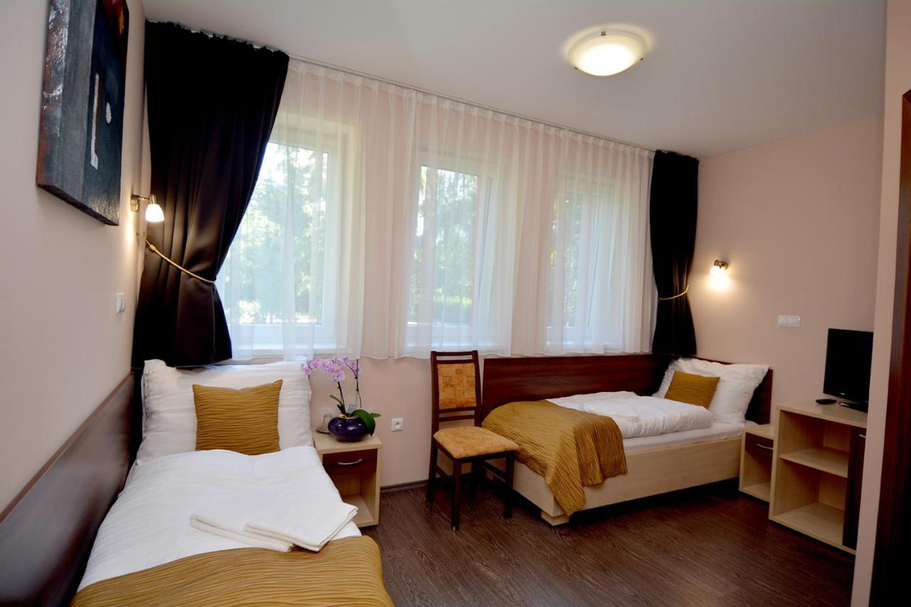 Dreibettzimmer mit Bad