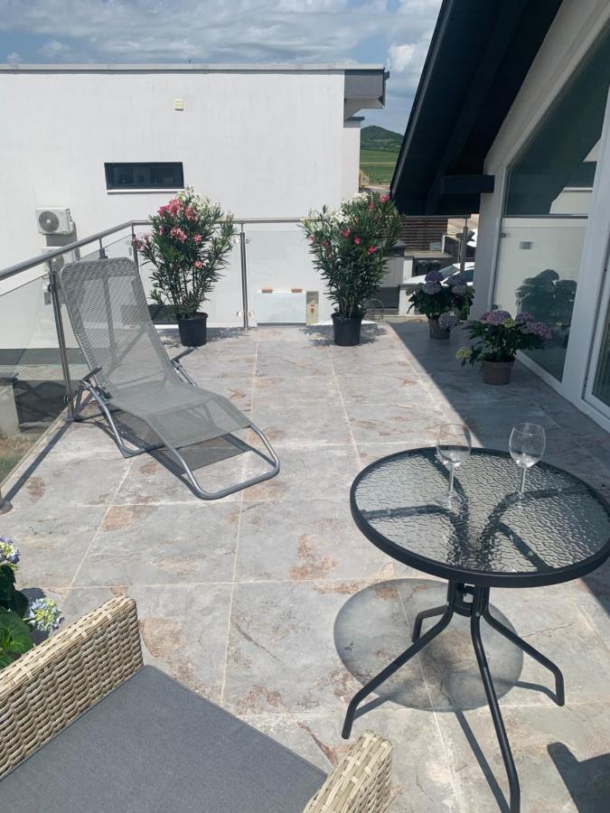 Sunset Velence Villa - B&B Velence