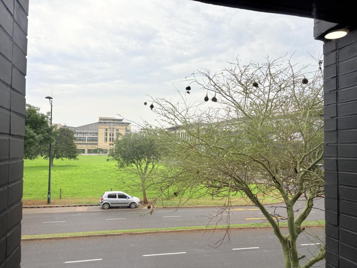 Umhlanga Flat with Rooftop Pool & Private Balcony - B&B Durban