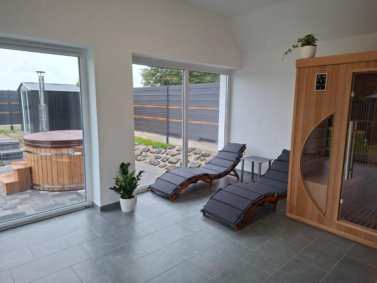 Napsugár Wellness Apartman - B&B Újudvar