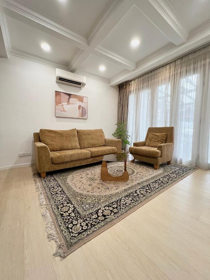 Roomah Puteh - B&B Shah Alam