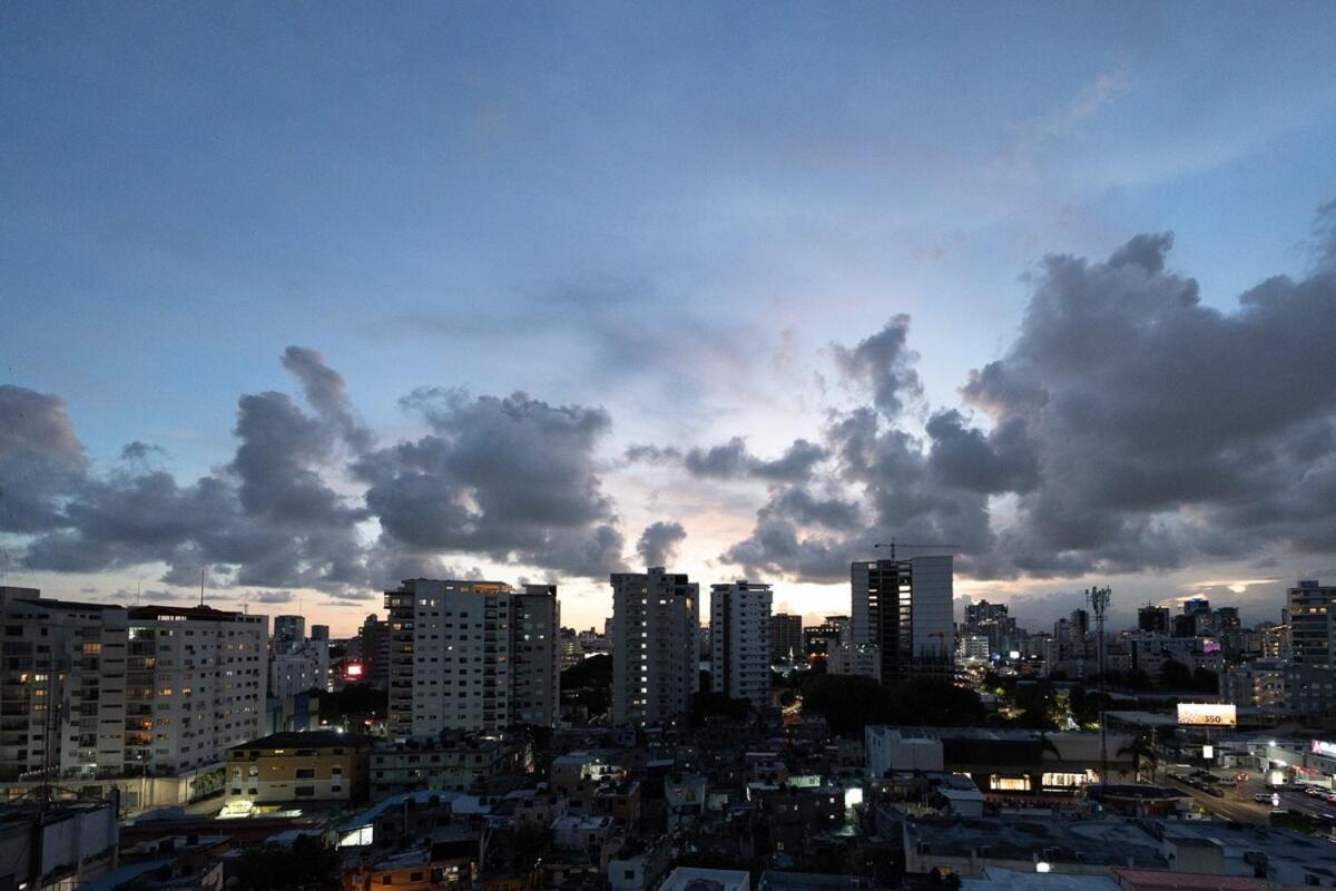 City Center, 2-BR Suite close to Shops, Restaurants, Bars and More - B&B Santo Domingo