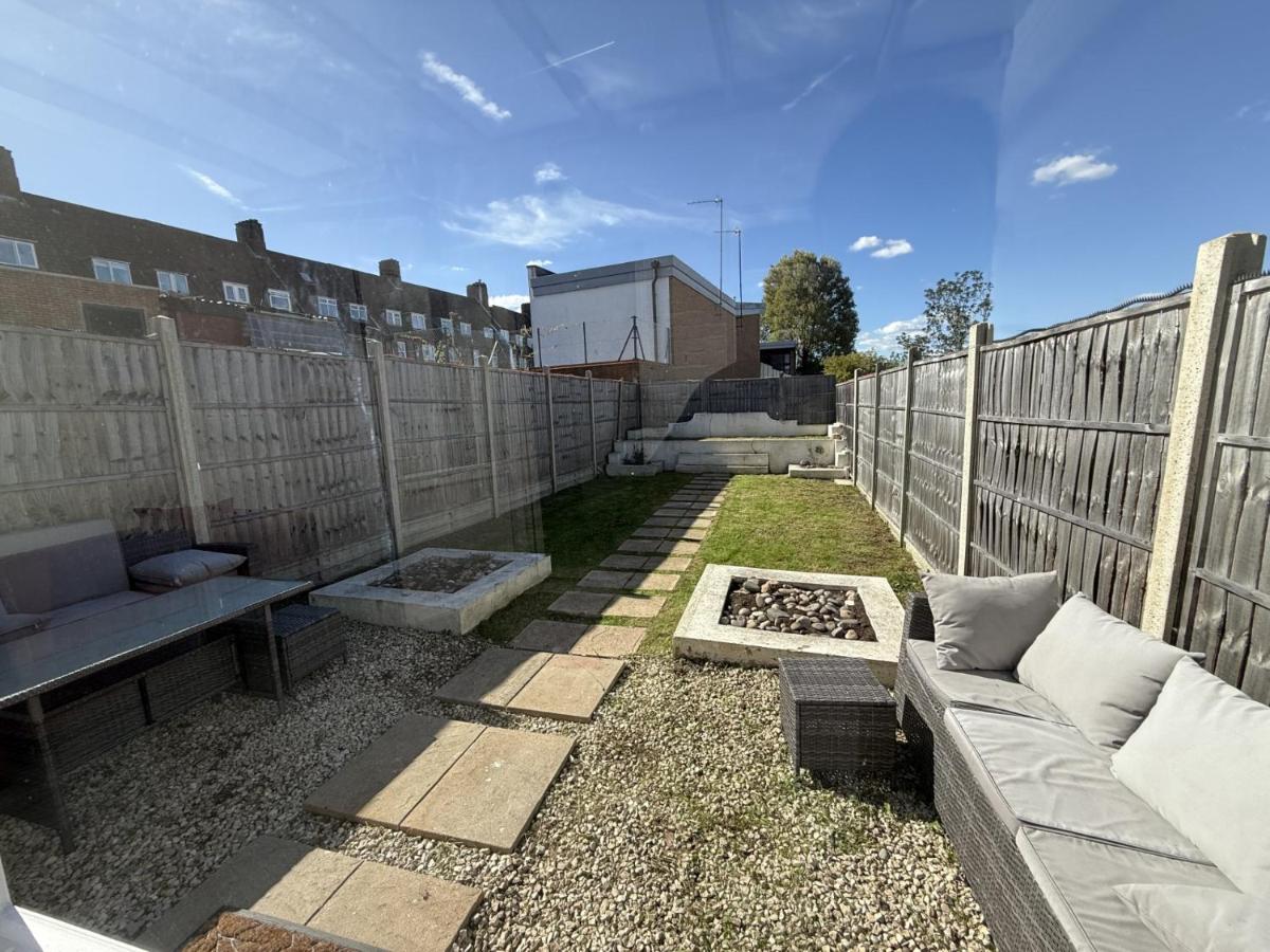 Bright Modern Mill Hill Home Free Parking and Garden - B&B Edgware