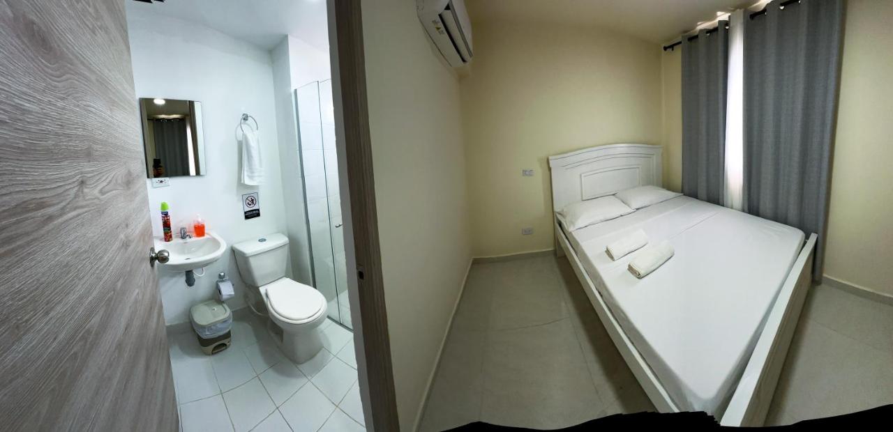 2 double beds 2001 - Bed and Breakfast Cartagena