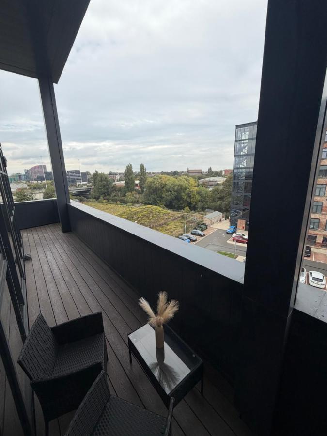 Luxe Duplex Penthouse Stay in Leeds Centre - Free Parking - B&B Leeds
