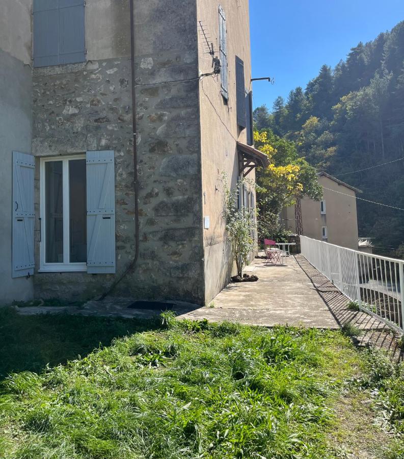 Meublé Voltour dans la Villa Denise - B&B Vals-les-Bains