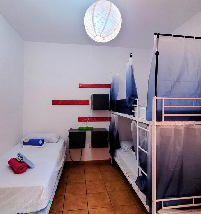 Lit Simple dans Dortoir pour Femmes