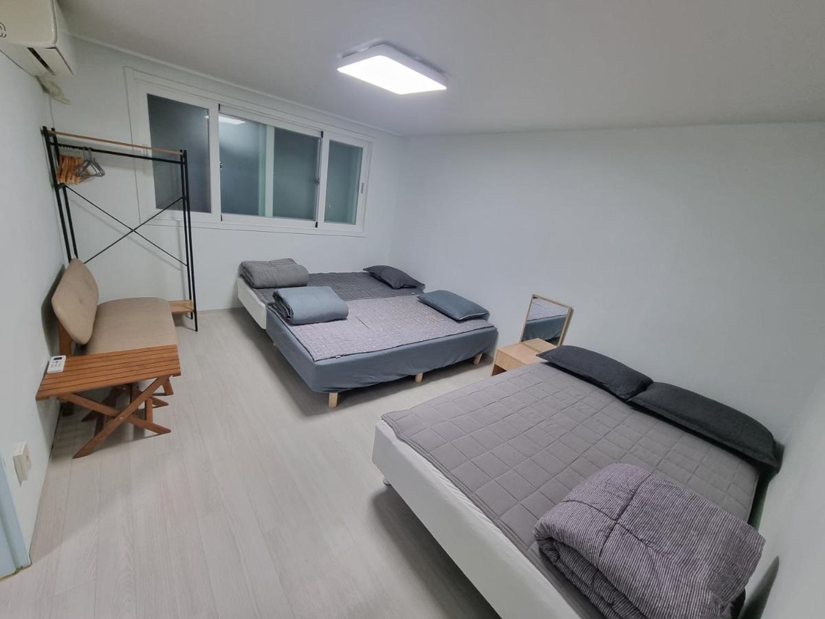 Semi-Basement Home 4Beds 3Min from Jeungsan Subway - Bed and Breakfast Seoel