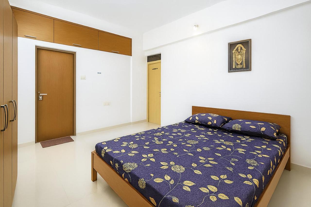 New Spacious 2BHK apartments in Tirupati Near Railway Station with fully equipped kitchen, AC bedrooms, Washing Machine, 24 hours water, caretaker service, and ample space for car parking & ideal for families and pilgrims - Ferienwohnung Tirupati