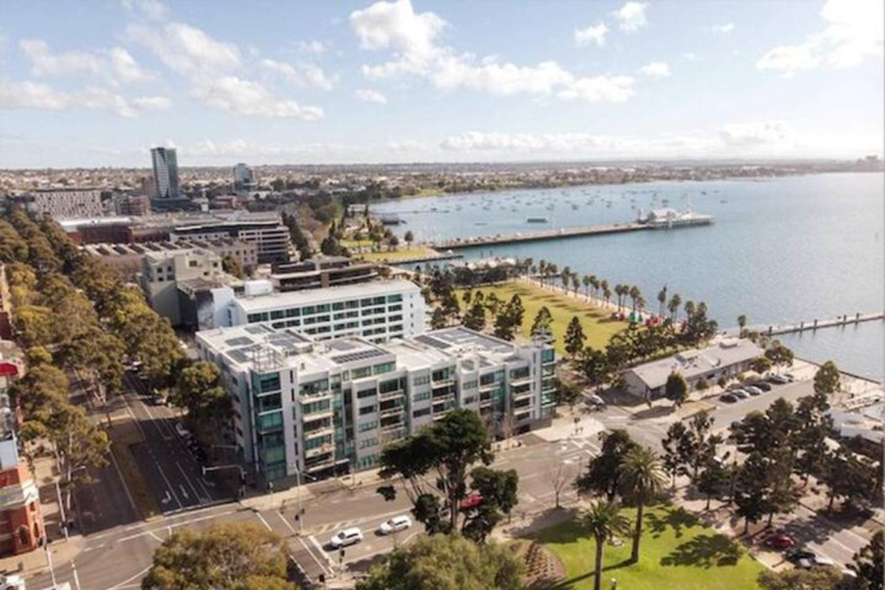 THE WATERFRONT APARTMENTS 1 Bedroom Studio Apartment with Street Views located on the Geelong Waterfront - 4704 - B&B Geelong