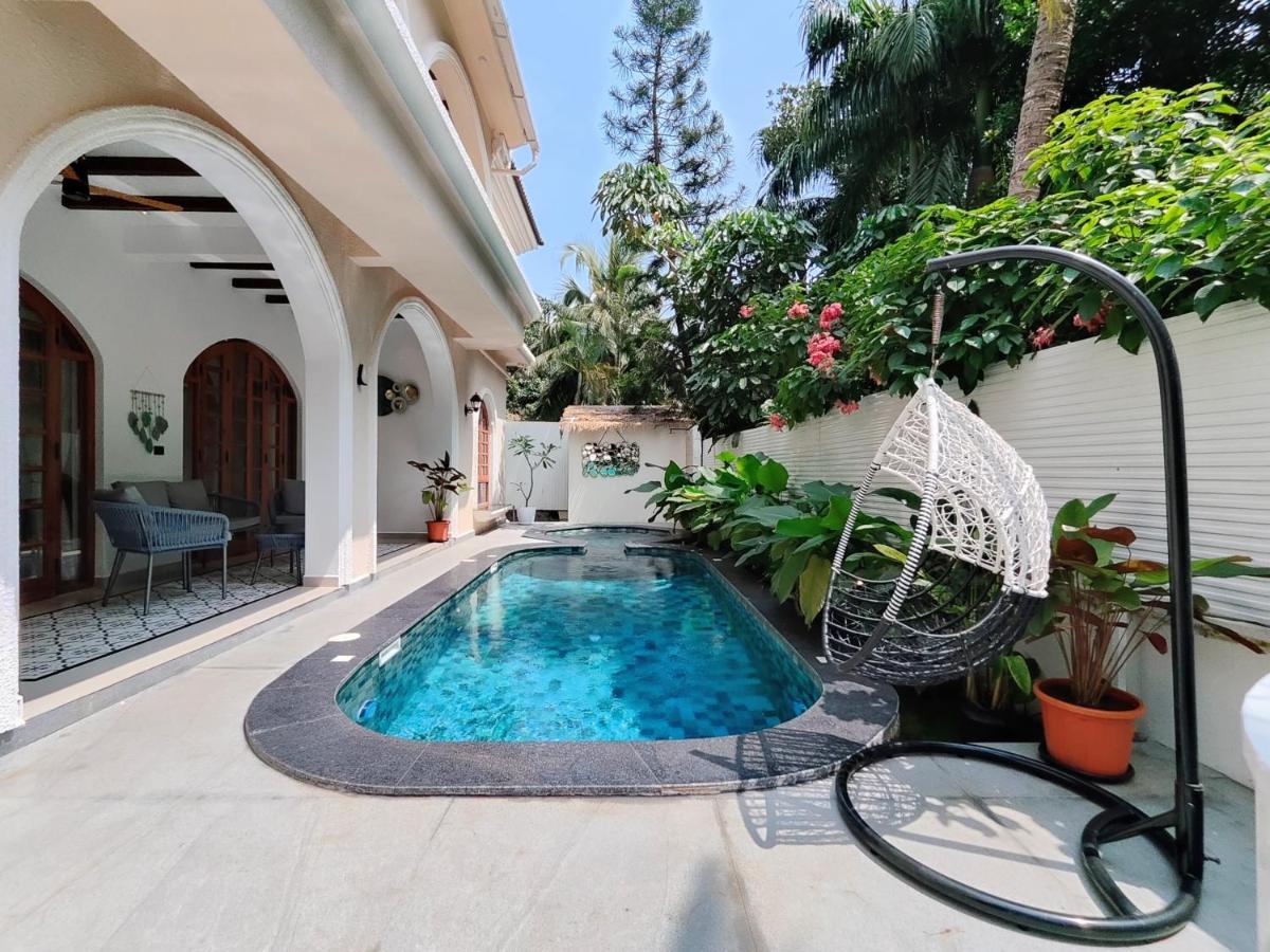 Villa Laz, Parra close to calangute- Pool,Jacuzzi,Cook - B&B Parra