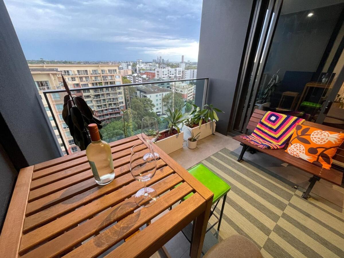 The Happy Place - 2B2Bath 5min to ACCOR Stadium - B&B Sydney