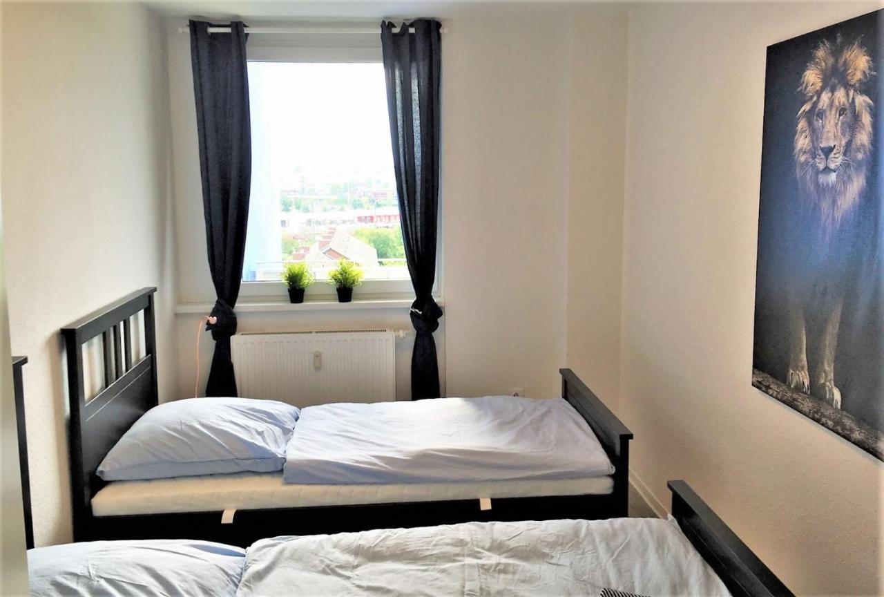 Work and Stay Apartment Balcony - B&B Düsseldorf