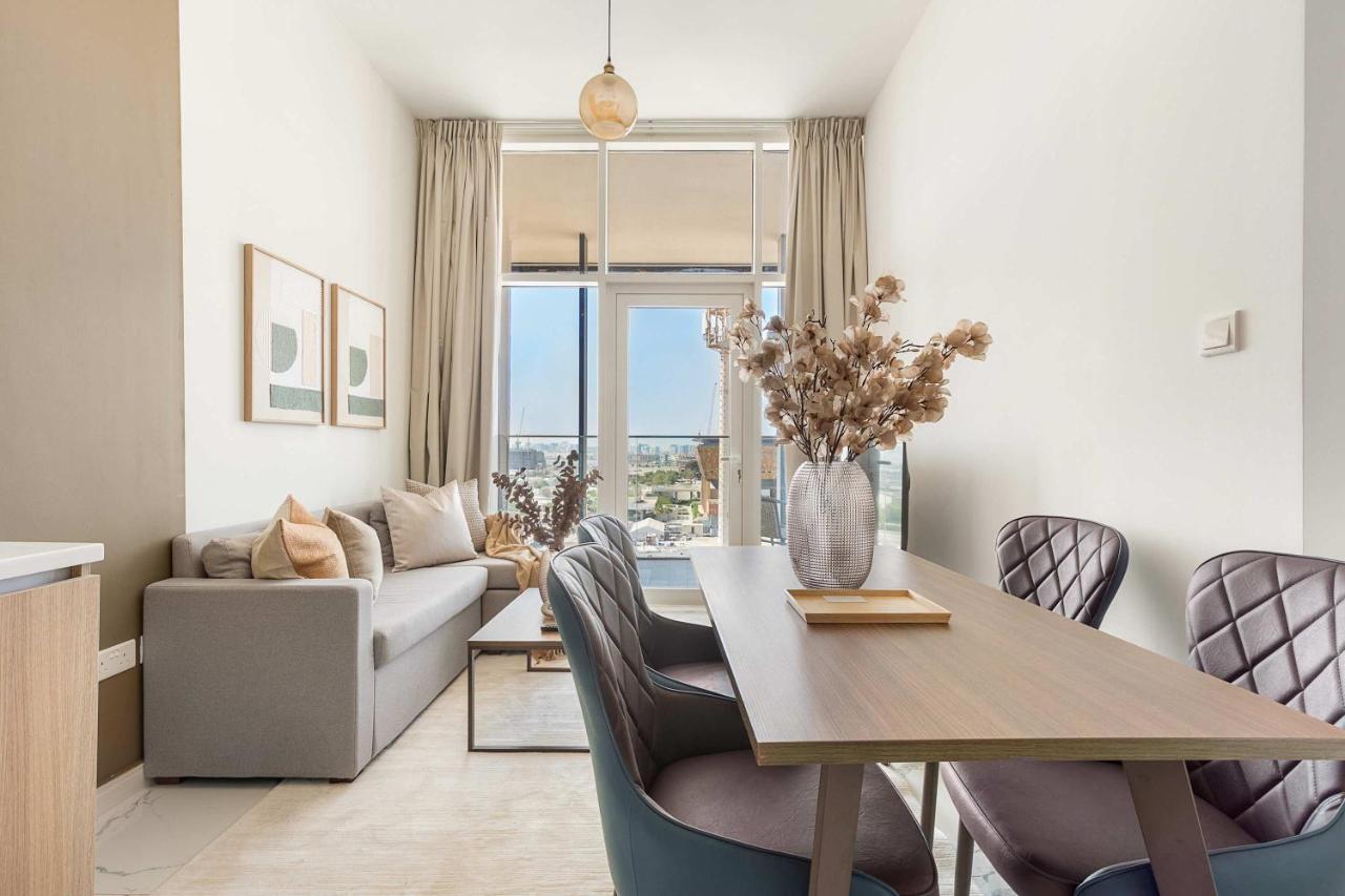 Silkhaus Vacation Homes Deluxe 1BR in Masdar City at Oasis - Chambres d'hôtes Abou Dabi