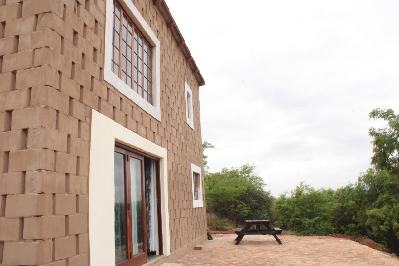 Oppiberg Cottage with River View - B&B Hartbeespoort