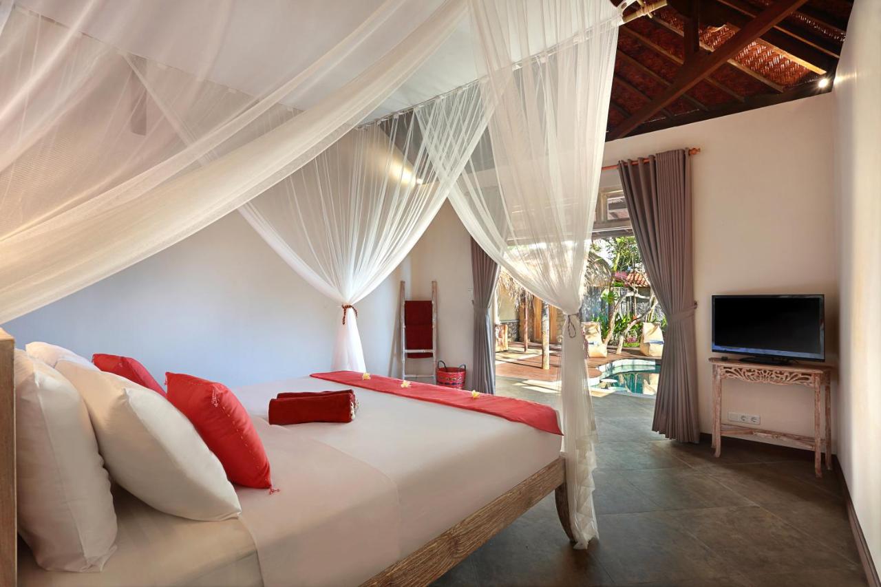Elora Villa with Pool and Garden View