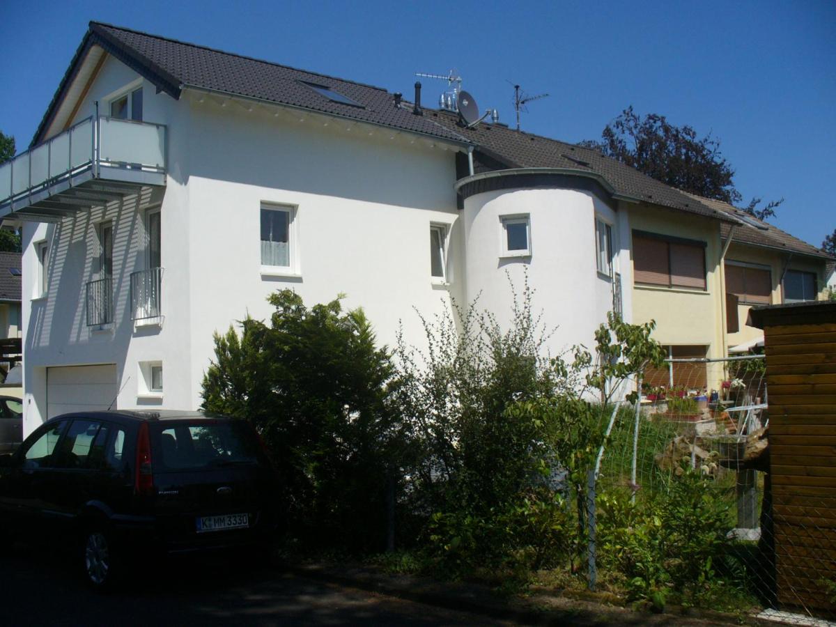 B&B Cologne - Ferienwohnung Rheinaue - Bed and Breakfast Cologne