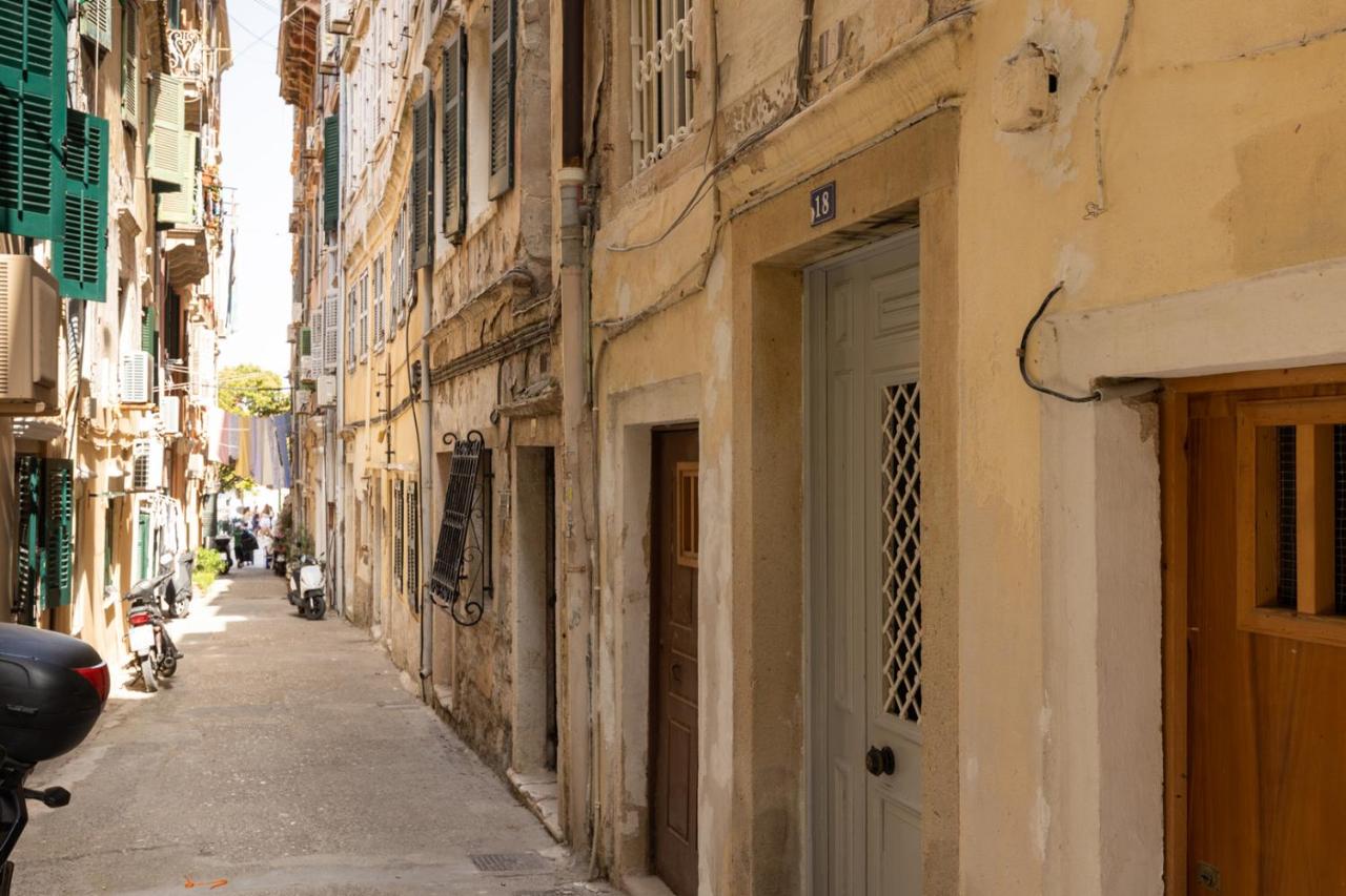 Petite Town Hall Apartment by Konnect, Old Corfu Town - B&B Grevedianá