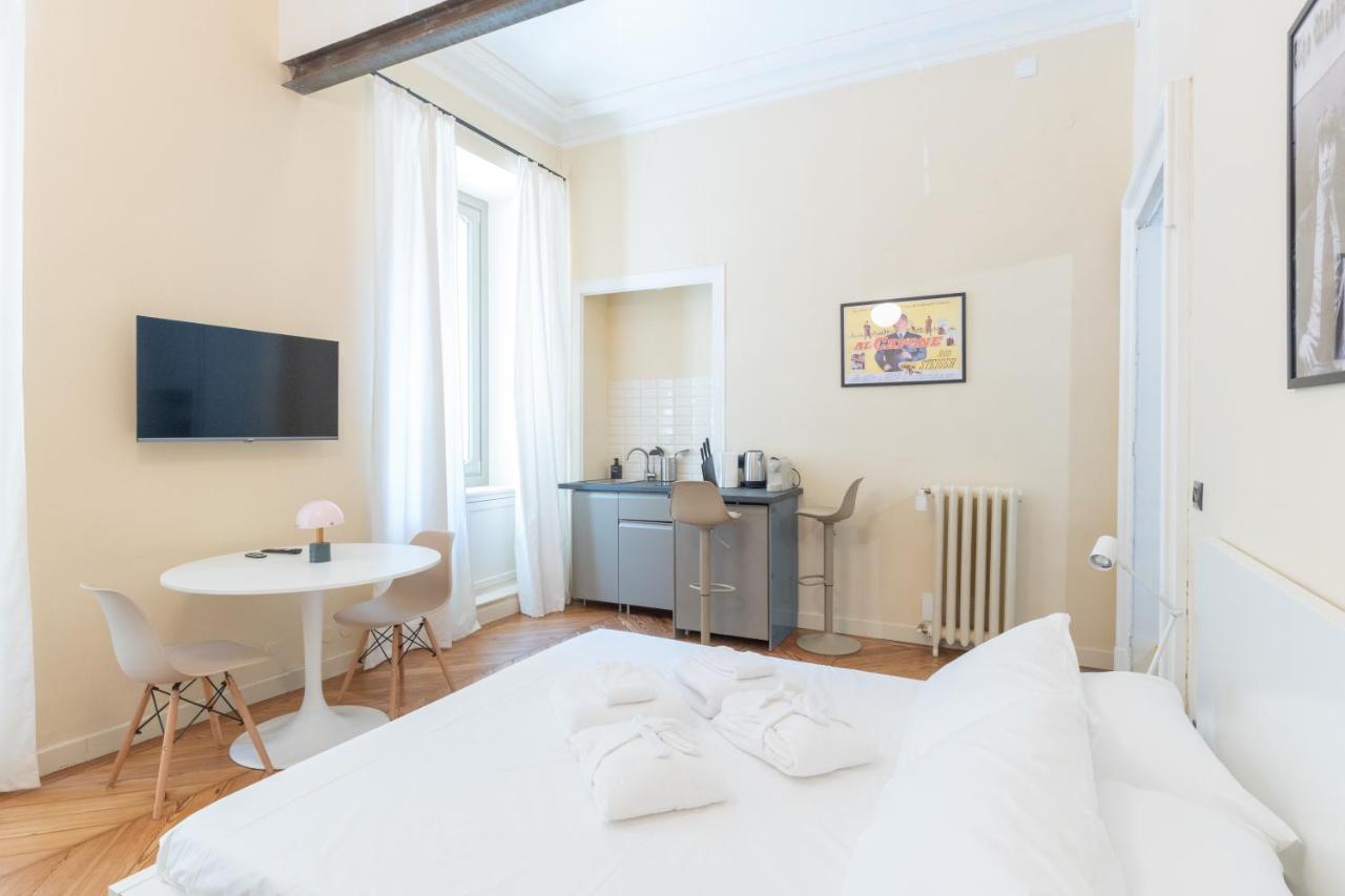 Deluxe Studio met Queensize Bed