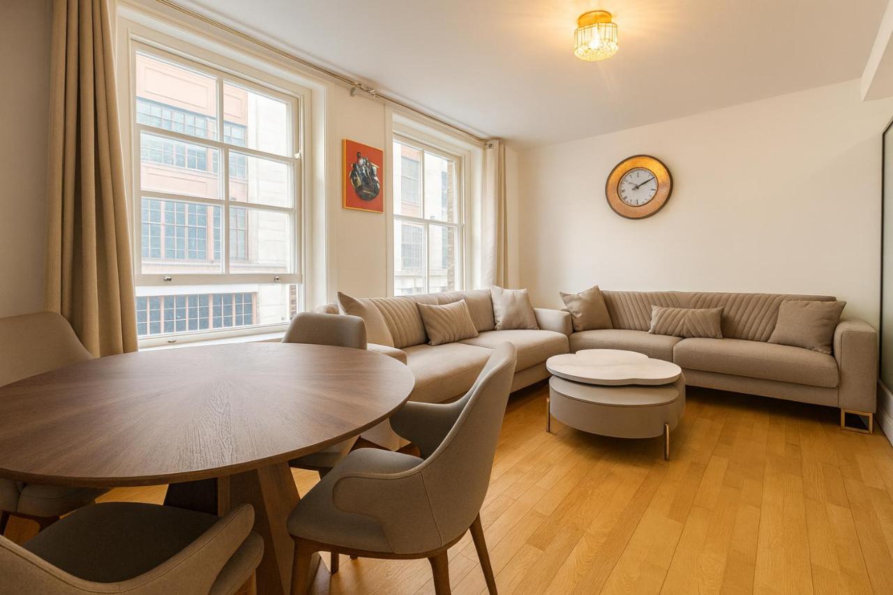 Soho Living Chic 1BR Flat on Wardour Street, 2nd Floor - No lift 4WD - Chambres d'hôtes Londres