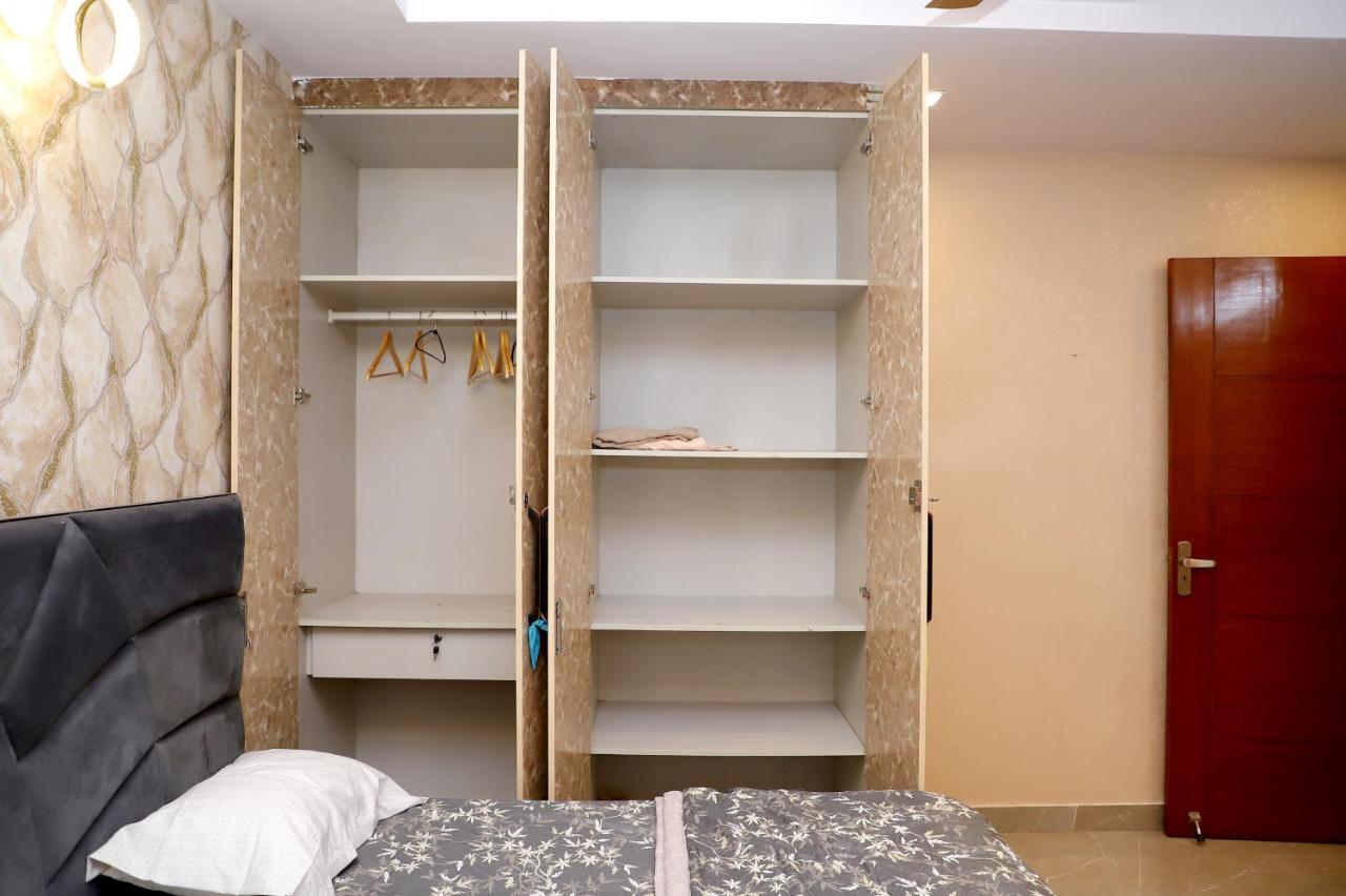 Four-Bedroom Apartment with Balcony 