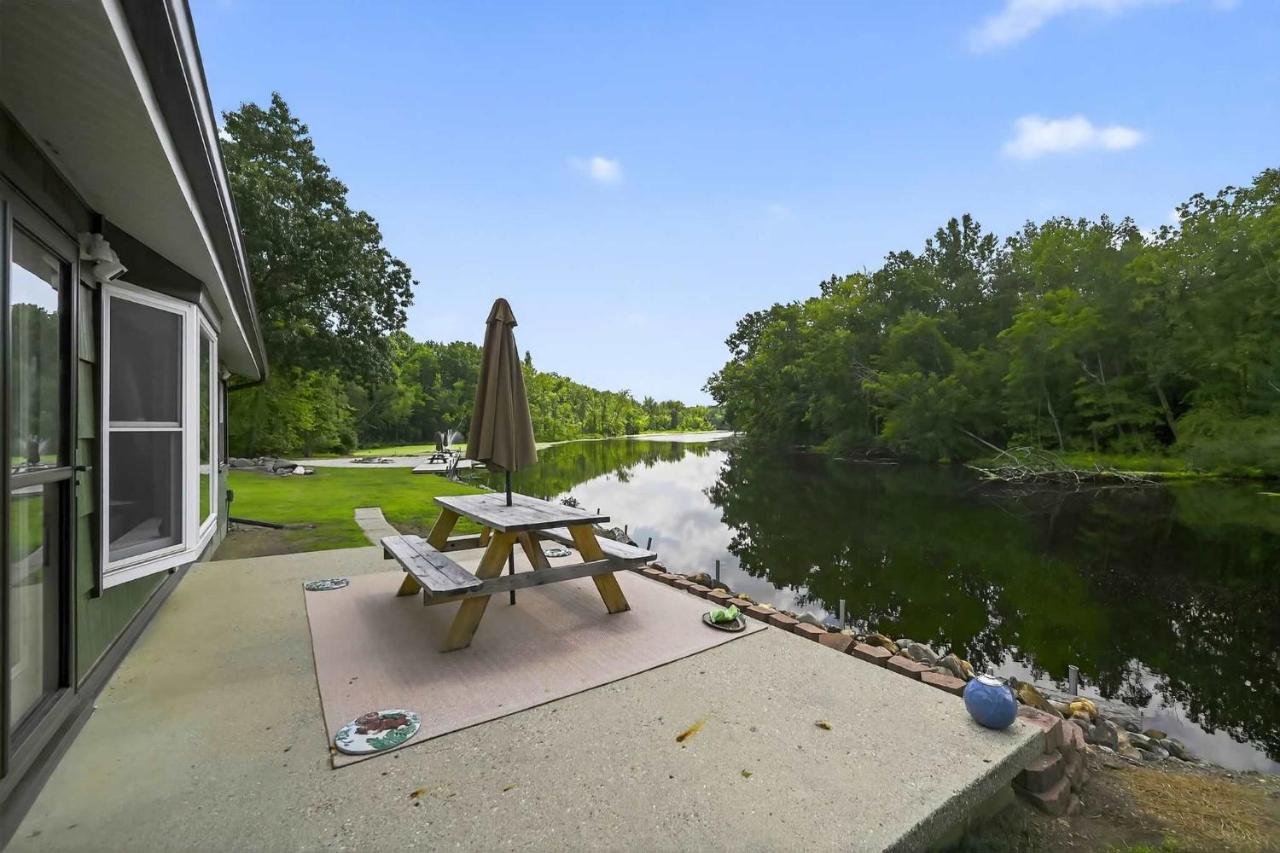 The Grand Riverhouse - B&B Eaton Rapids