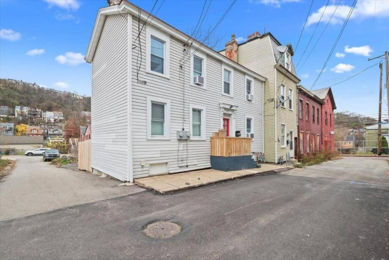 East Allegheny Apartment Driveway Parking - Bed and Breakfast Pittsburgh