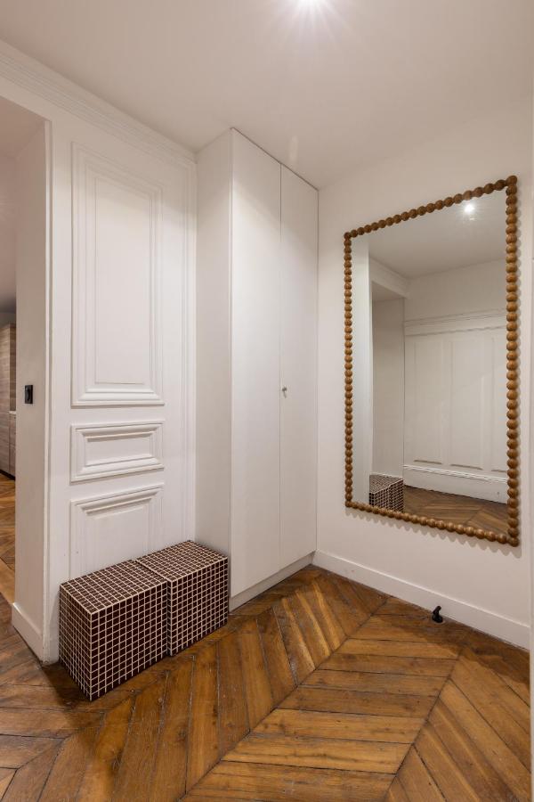 NoChichi-Collections - Café de Flore - Chambres d’hôtes Paris