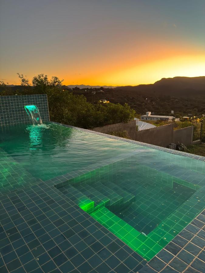 Casa Hari Veadeiros - piscina, ar condicionado e vista maravilhosa! - B&B Alto Paraíso de Goiás