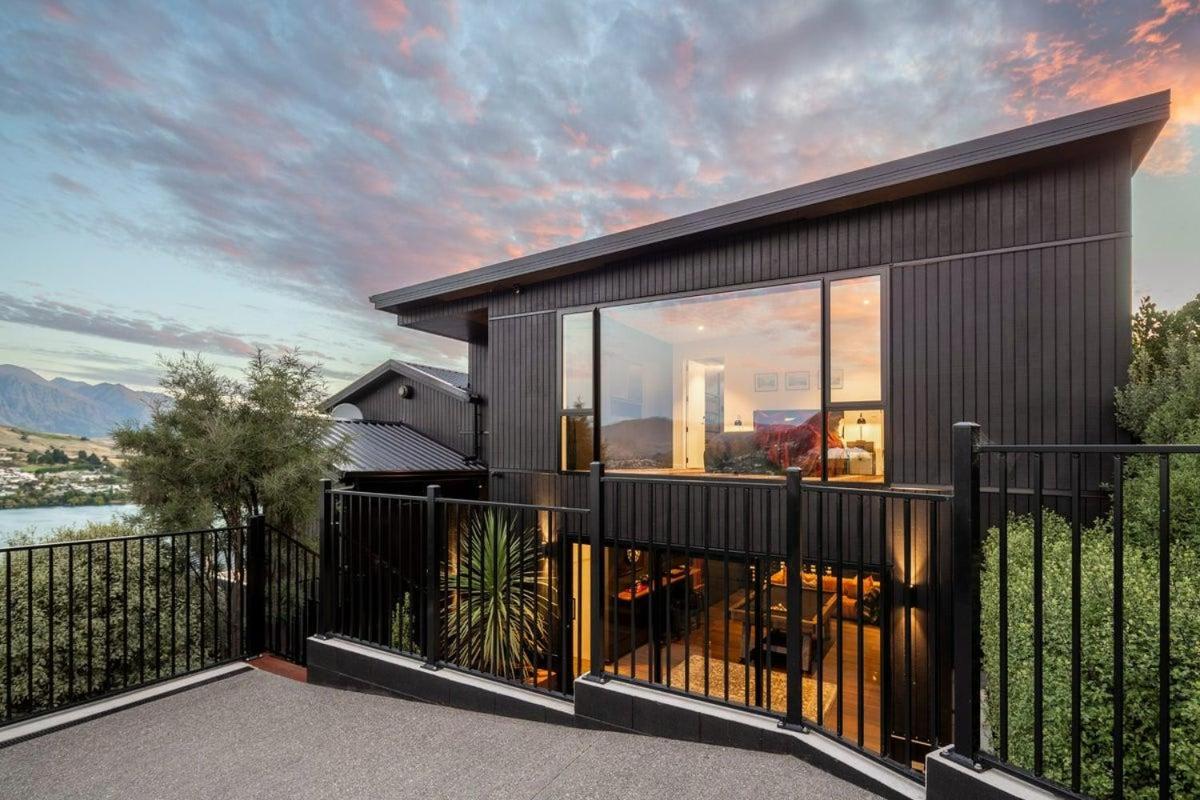 Korimako - A Luxe Sunrise Lane Gorgeous Retreat - B&B Queenstown