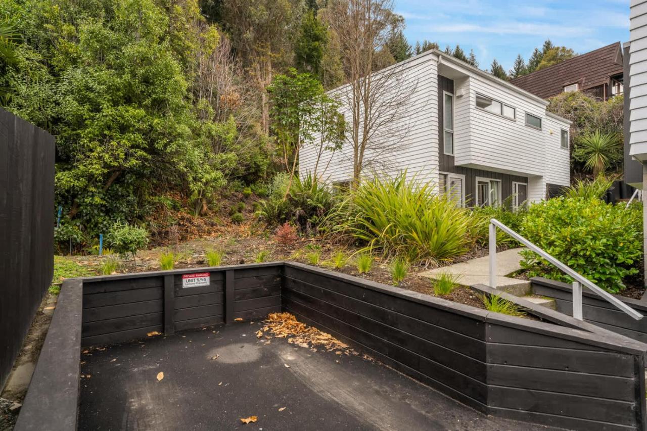 Hilltop Haven Modern Queenstown Comfort - B&B Queenstown
