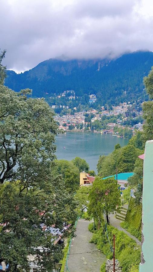 Izna's stay - B&B Nainital