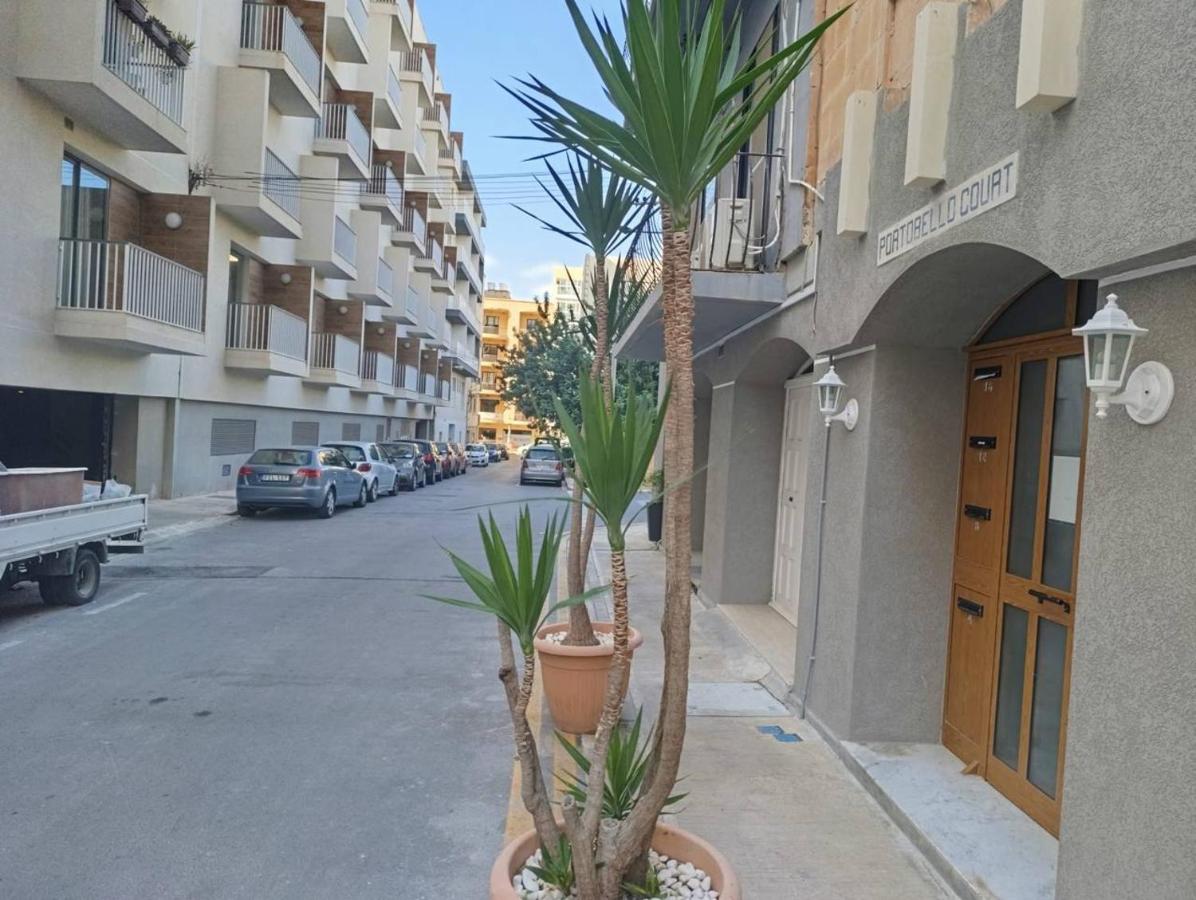 Sliema Promenade Suites I - Modern 2BR Apartment with Balcony - Bed and Breakfast Sliema