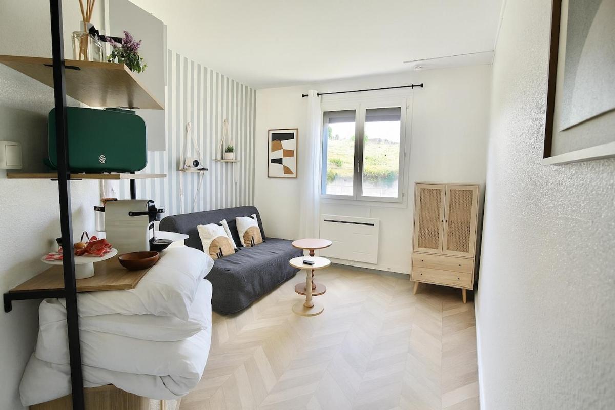 Small studio Parking - Metro B - Lyon Sud Hospital - B&B Saint-Genis-Laval