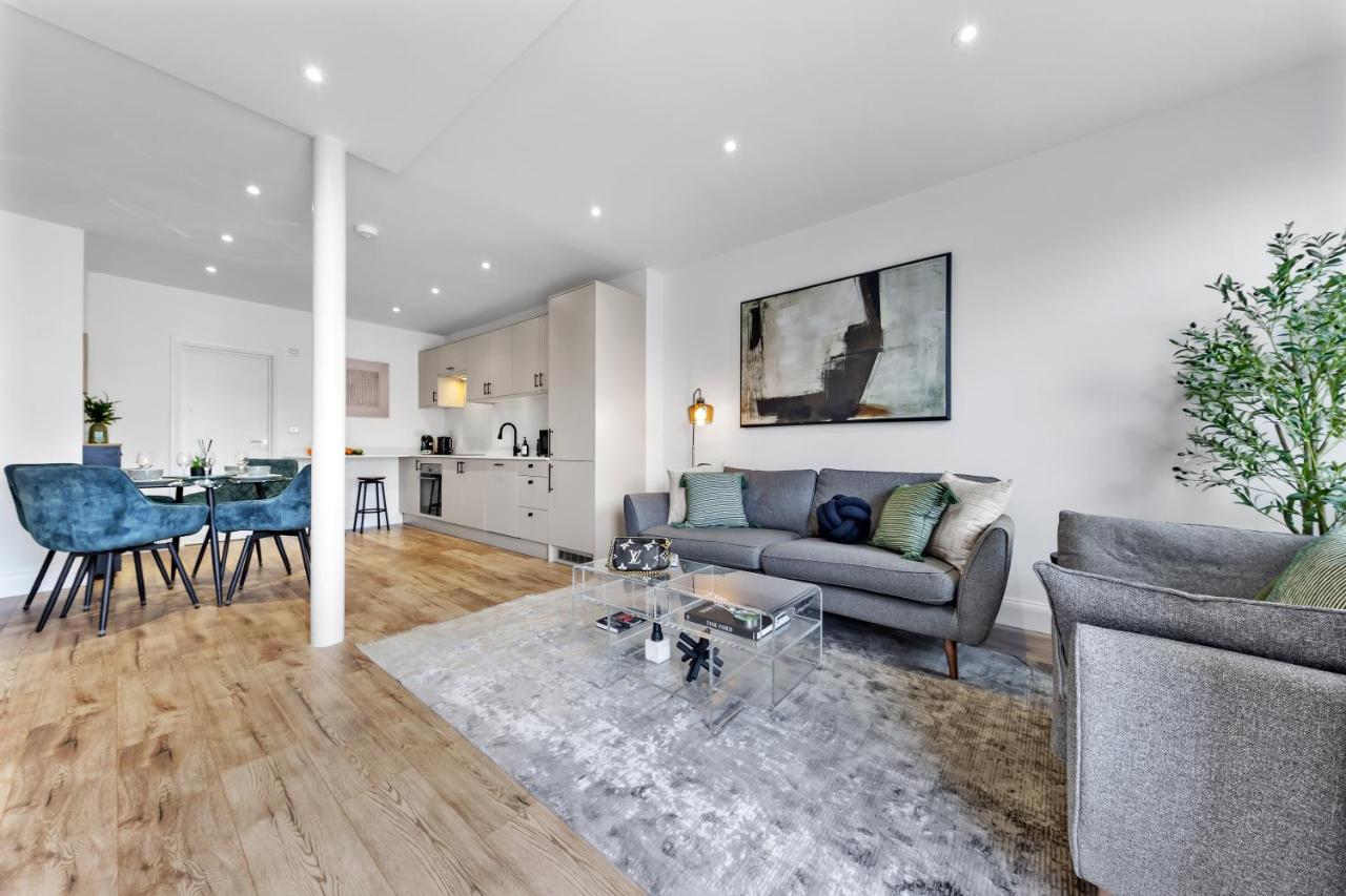 Contemporary 2BR Apt I Near Station I Free WiFi - B&B New Southgate