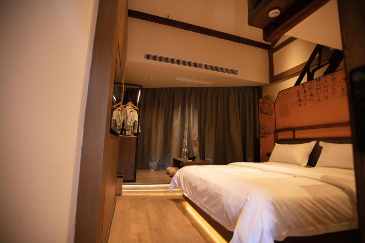 Deluxe Queen Room with Two Queen Beds
