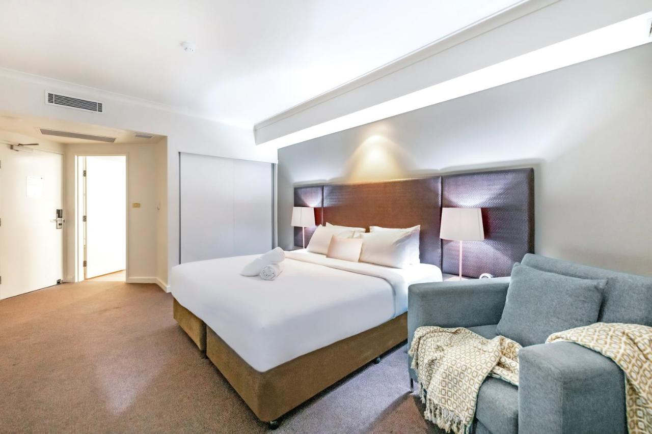 Bright Side Resort Living with Pool on Esplanade - Bed and Breakfast Darwin