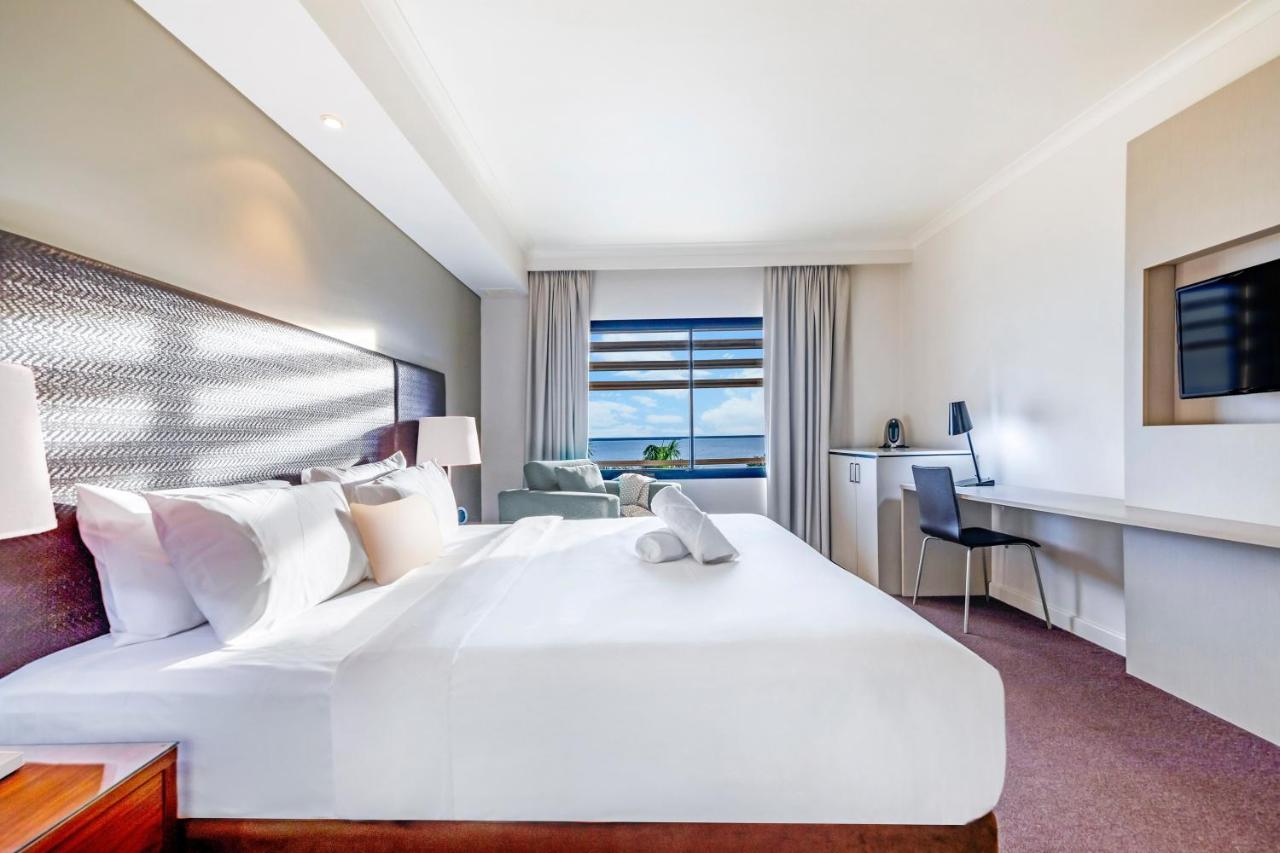 Esplanade Pool Stay over Two Units, A Darwin Oasis - B&B Darwin