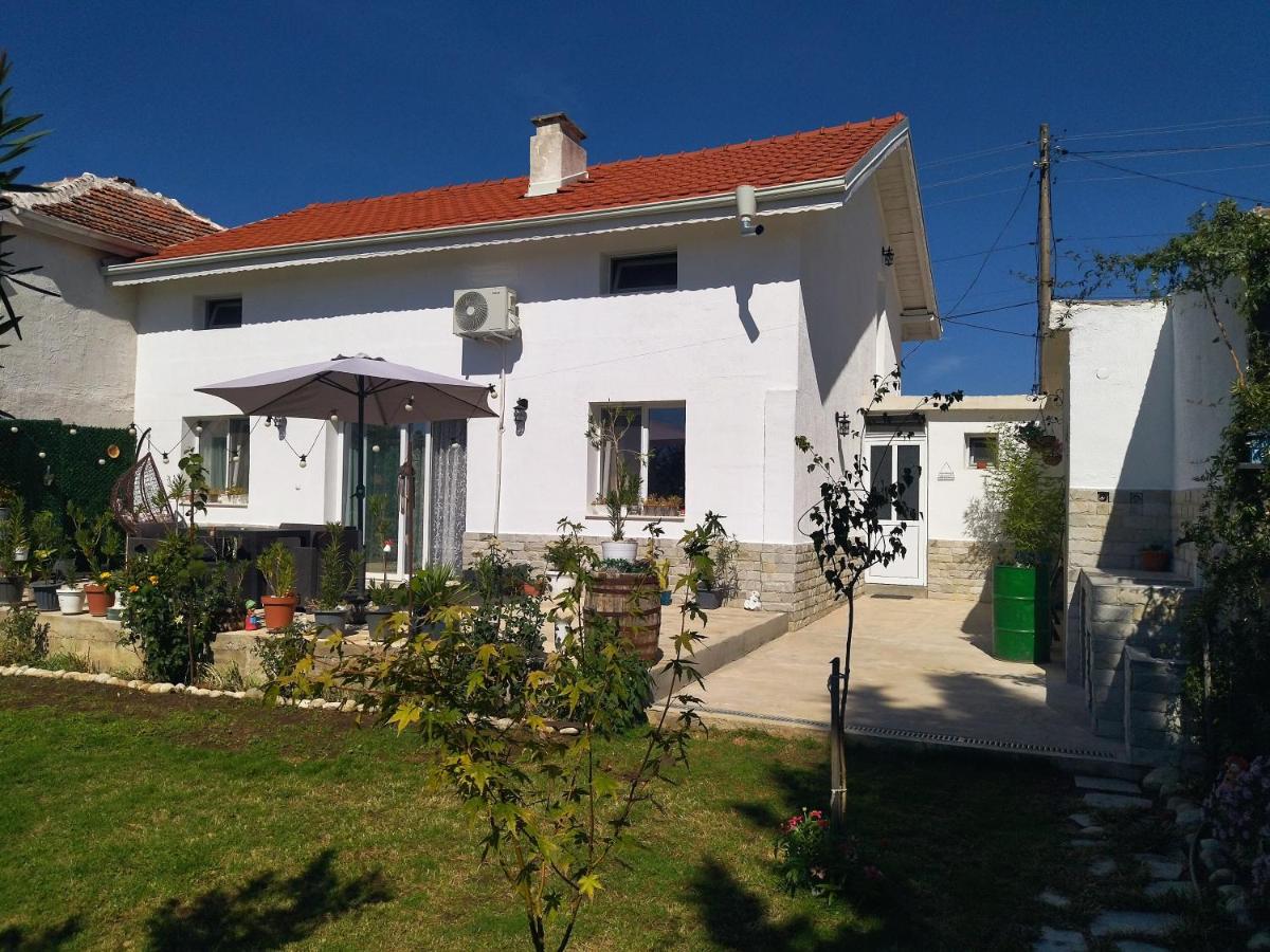 Къща за гости ИЛТА - Chambres d’hôtes Novo Delchevo