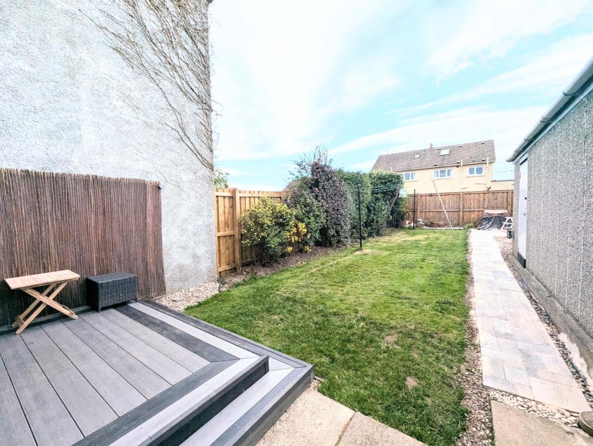 Newly Refurbished 3 Bed House with 2-Sided Wood Burner and Garden in Edinburgh - Chambres d'hôtes Édimbourg
