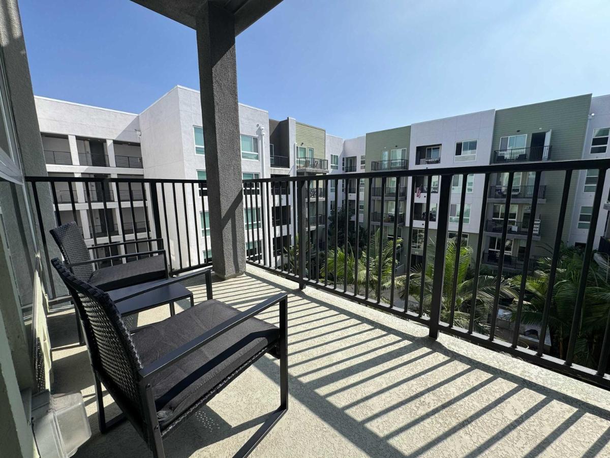 Luxury Stay Near Disneyland With Pool Gym & Free Parking - B&B Tustin