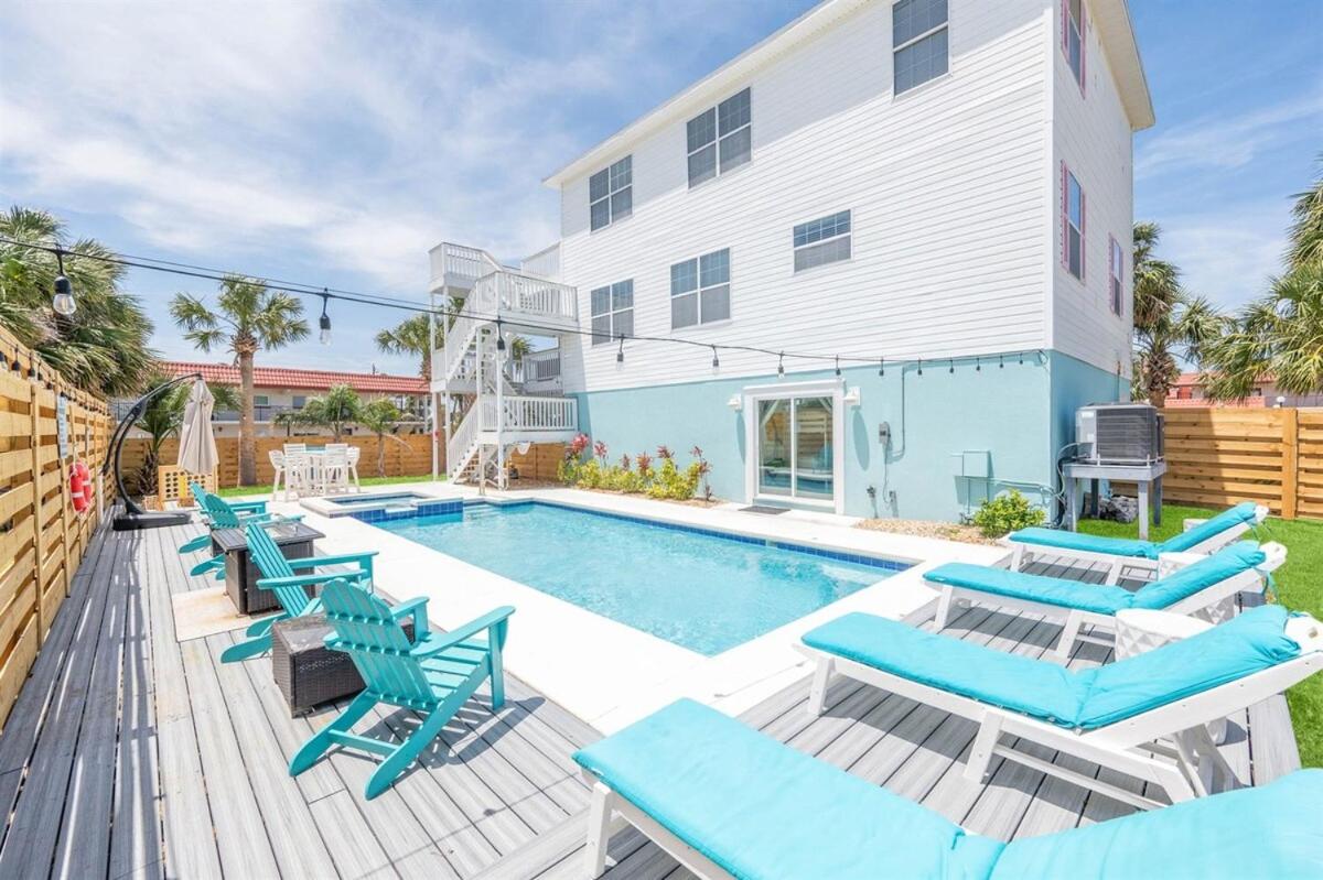Saltwater Pool, Arcade & Hot Tub - Steps to Beach - Bed and Breakfast Saint Augustine